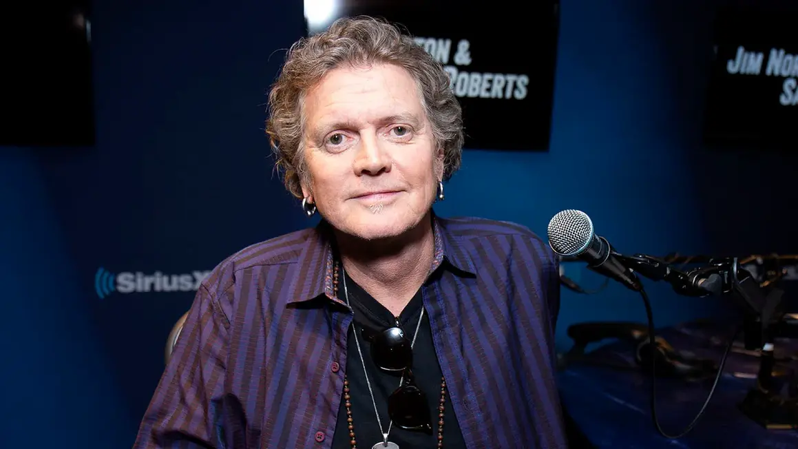 Tay trống Rick Allen của Def Leppard thừa nhận đang "vật lộn" sau vụ tấn công ngẫu nhiên khiến ông bị thương cách đây 2 năm